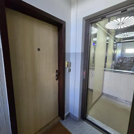 Cozy Urban - 2br - Sleeps 6 - Near Old Town Apartmán